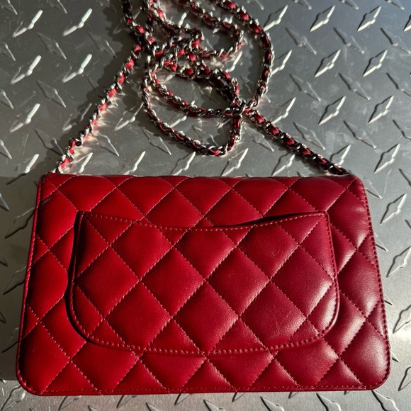 Chanel Classic Lambskin Quilted Wallet On Chain in Red - Picture 2 of 9